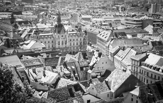 Die historische Grazer Altstadt und die Dachlandschaft wurden 1999 wegen ihres sehr guten Erhaltungszustandes und der Sichtbarkeit der baugeschichtlichen Entwicklung im Altstadtbild zum UNESCO-Weltkulturerbe erklärt